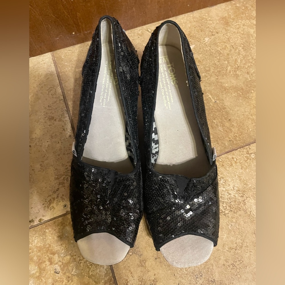 Tom’s Sequined Open Toe Wedge, Only Worn Once - image 4